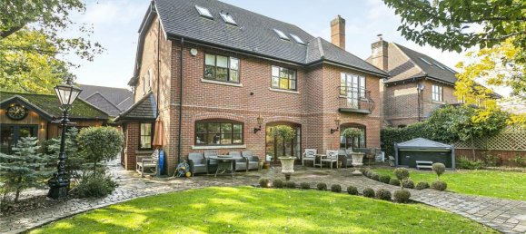 6 bedrooms House in Enfield, United Kingdom No. 6590 48