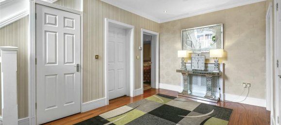 6 bedrooms House in Enfield, United Kingdom No. 6590 7