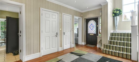 6 bedrooms House in Enfield, United Kingdom No. 6590 5