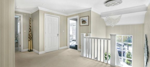 6 bedrooms House in Enfield, United Kingdom No. 6590 20