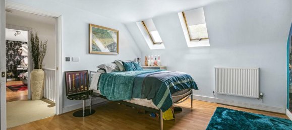 6 bedrooms House in Enfield, United Kingdom No. 6590 76