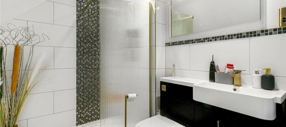 6 bedrooms House in Enfield, United Kingdom No. 6590 39