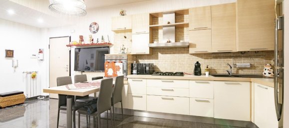 3 rooms Apartment in Senago, Italy No. 3099 4