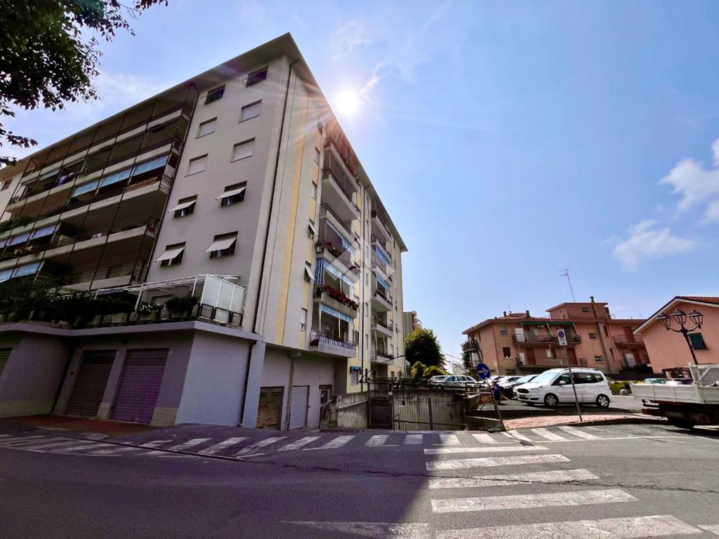 1 room Garage in Albenga, Italy No. 381049