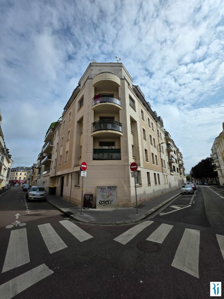 3 bedrooms Apartment in Rouen, France No. 297313