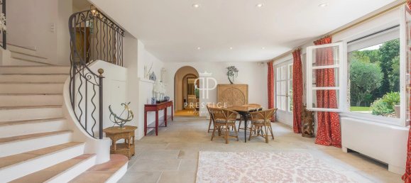 5 bedrooms Villa in Antibes, France No. 347803 3