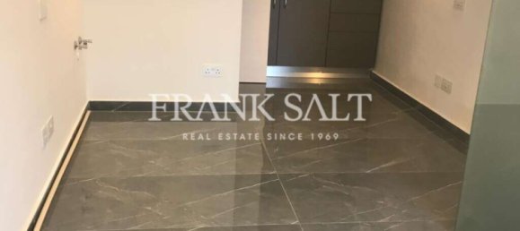  Shop in Iklin, Malta No. 13160 2