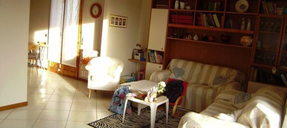 5 rooms Apartment in Foiano della Chiana, Italy No. 230113 3