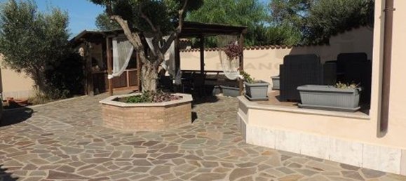 Дом с 4 комнатами в Фьюмичино, Италия № 212409 17