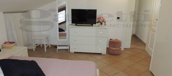 Дом с 4 комнатами в Фьюмичино, Италия № 212409 7