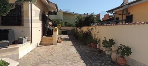 Дом с 4 комнатами в Фьюмичино, Италия № 212409 18