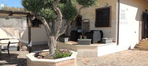 Дом с 4 комнатами в Фьюмичино, Италия № 212409 22