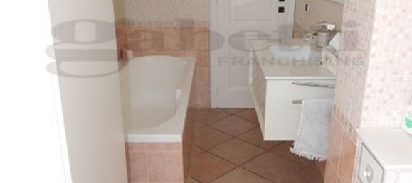 Дом с 4 комнатами в Фьюмичино, Италия № 212409 5