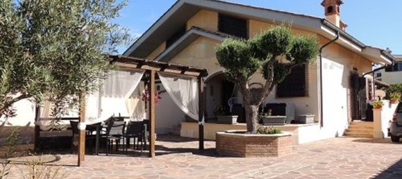 Дом с 4 комнатами в Фьюмичино, Италия № 212409 21