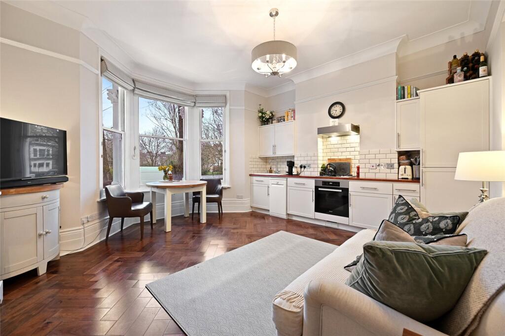 2 bedrooms Apartment in London, United Kingdom No. 3694