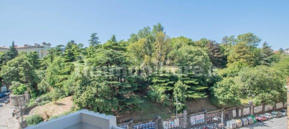 2 bedrooms Apartment in Trieste, Italy No. 300221 2