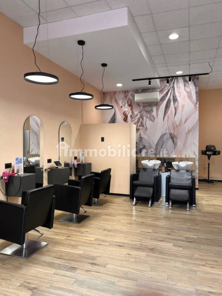 Propiedad comercial en Guidonia Montecelio, Italy 70 m² No. 371859