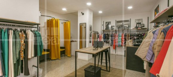 2 rooms Commercial property in Rome, Italy No. 70049 4
