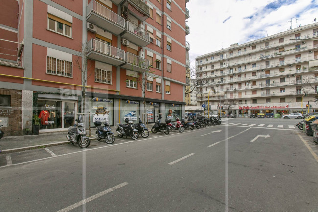 2 rooms Commercial property in Rome, Italy No. 70049