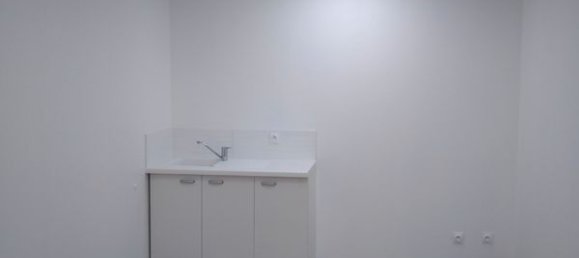 Коммерческая недвижимость с 2 комнатами в Рив-де-Жье, Франция № 319088 2