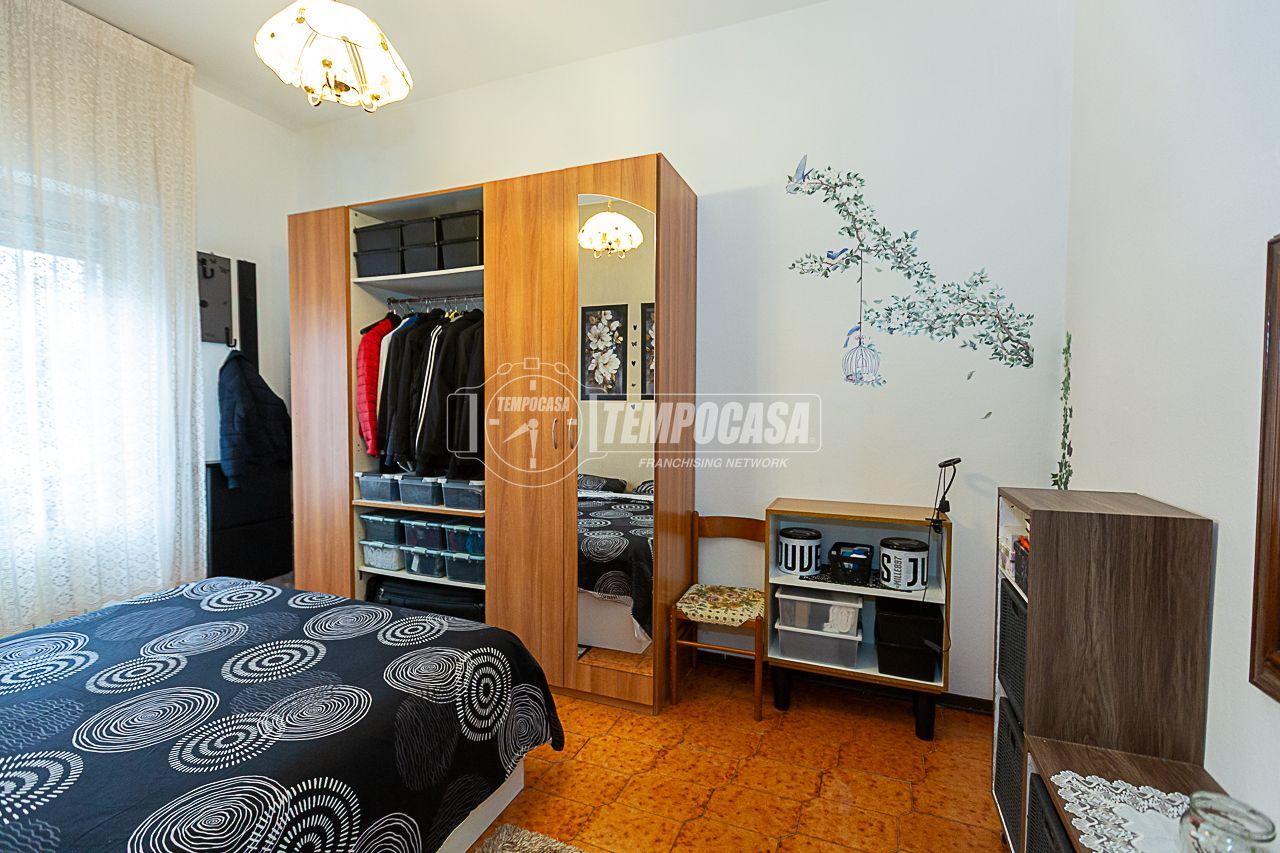 Apartamento de 2 habitaciónes en Pioltello, Italy No. 11640