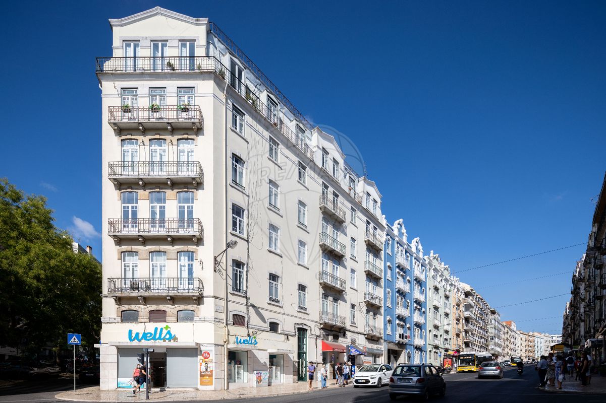 4 bedrooms Apartment in Lisbon, Portugal No. 73258