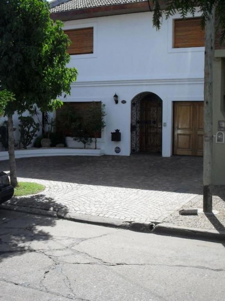 3 bedrooms House in Vicente Lopez, Argentina No. 51137