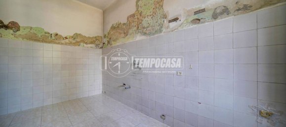 2 Schlafzimmer Villa in Besnate, Italy, Nr. 286919 16