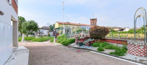 3 rooms Apartment in Seregno, Italy No. 121645 5
