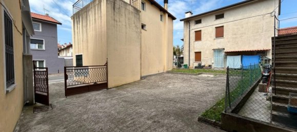 5 bedrooms Villa in Udine, Italy No. 326652 10