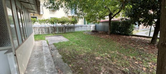 5 bedrooms Villa in Udine, Italy No. 326652 8