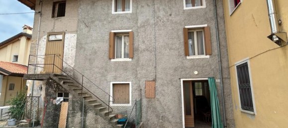 5 bedrooms Villa in Udine, Italy No. 326652 2