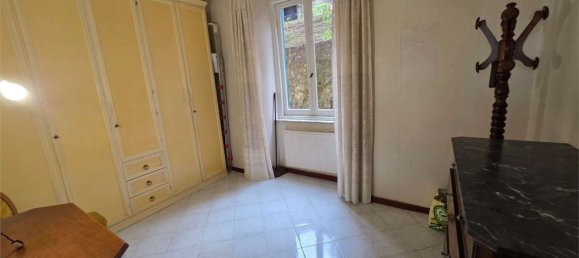6-salle Appartement à Genoa, Italy No. 36906 2