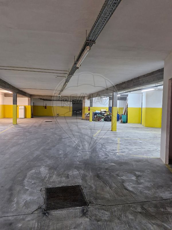 19m² Garage in Rio Tinto, Portugal No. 48181