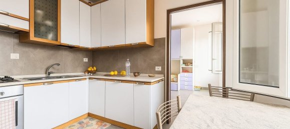 Apartamento de 3 dormitorios en Seveso, Italy No. 362183 4
