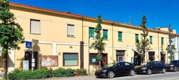 373m² Office in Spoleto, Italy No. 357566 11