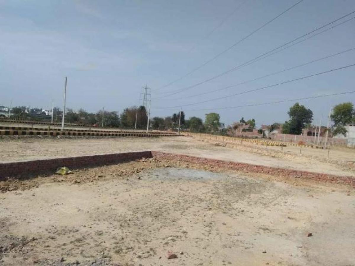  Land in Lucknow, India No. 32033