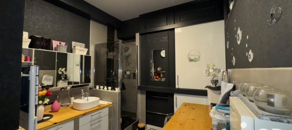 4 bedrooms House in Henin-Beaumont, France No. 52223 6