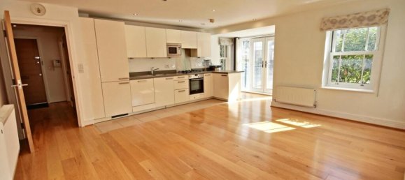 2 bedrooms Apartment in London, United Kingdom No. 13480 4