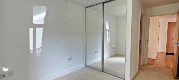 2 bedrooms Apartment in London, United Kingdom No. 13480 9