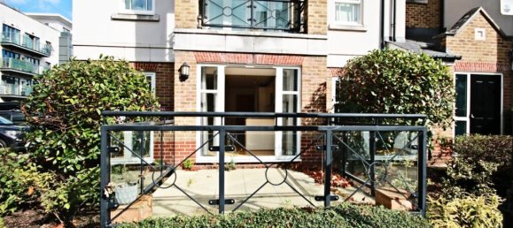 2 bedrooms Apartment in London, United Kingdom No. 13480 2