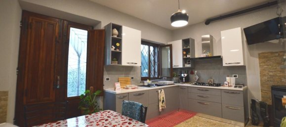 Дом с 8 комнатами в Капаннори, Италия № 36087 9