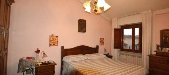 Дом с 8 комнатами в Капаннори, Италия № 36087 23