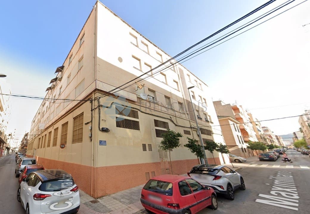 Apartamento de 4 dormitorios en Elda, Spain No. 160239