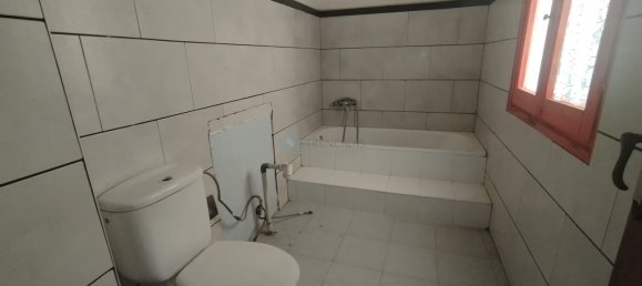 Apartamento de 4 dormitorios en Elda, Spain No. 160239 14