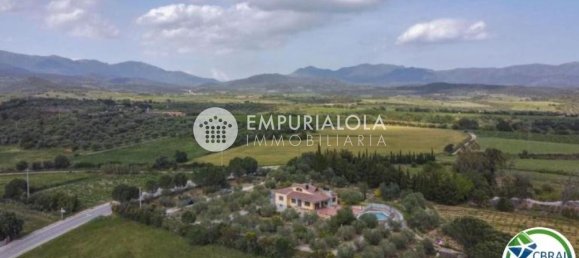 4 bedrooms House in Sant Climent Sescebes, Spain No. 169715 9