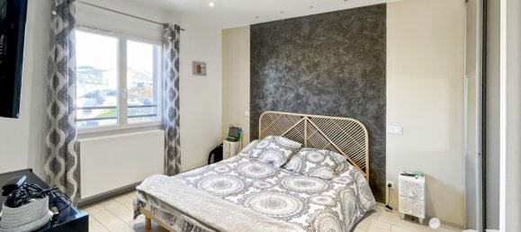 5 bedrooms House in Saint-Genest-Lerpt, France No. 196132 10