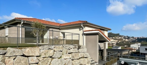 5 bedrooms House in Saint-Genest-Lerpt, France No. 196132 22