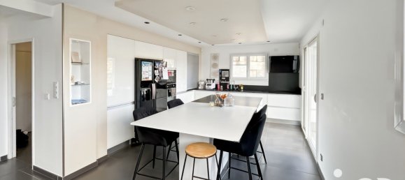 5 bedrooms House in Saint-Genest-Lerpt, France No. 196132 6