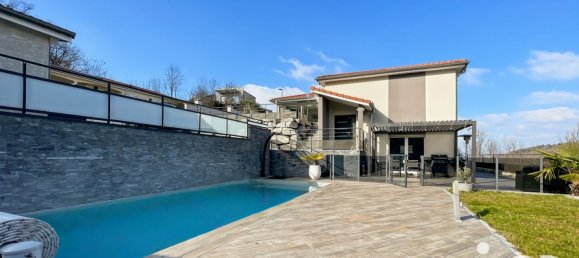 5 bedrooms House in Saint-Genest-Lerpt, France No. 196132 2